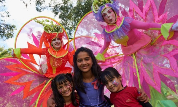 s_farawayfest_stiltwalkers_t_hewitt